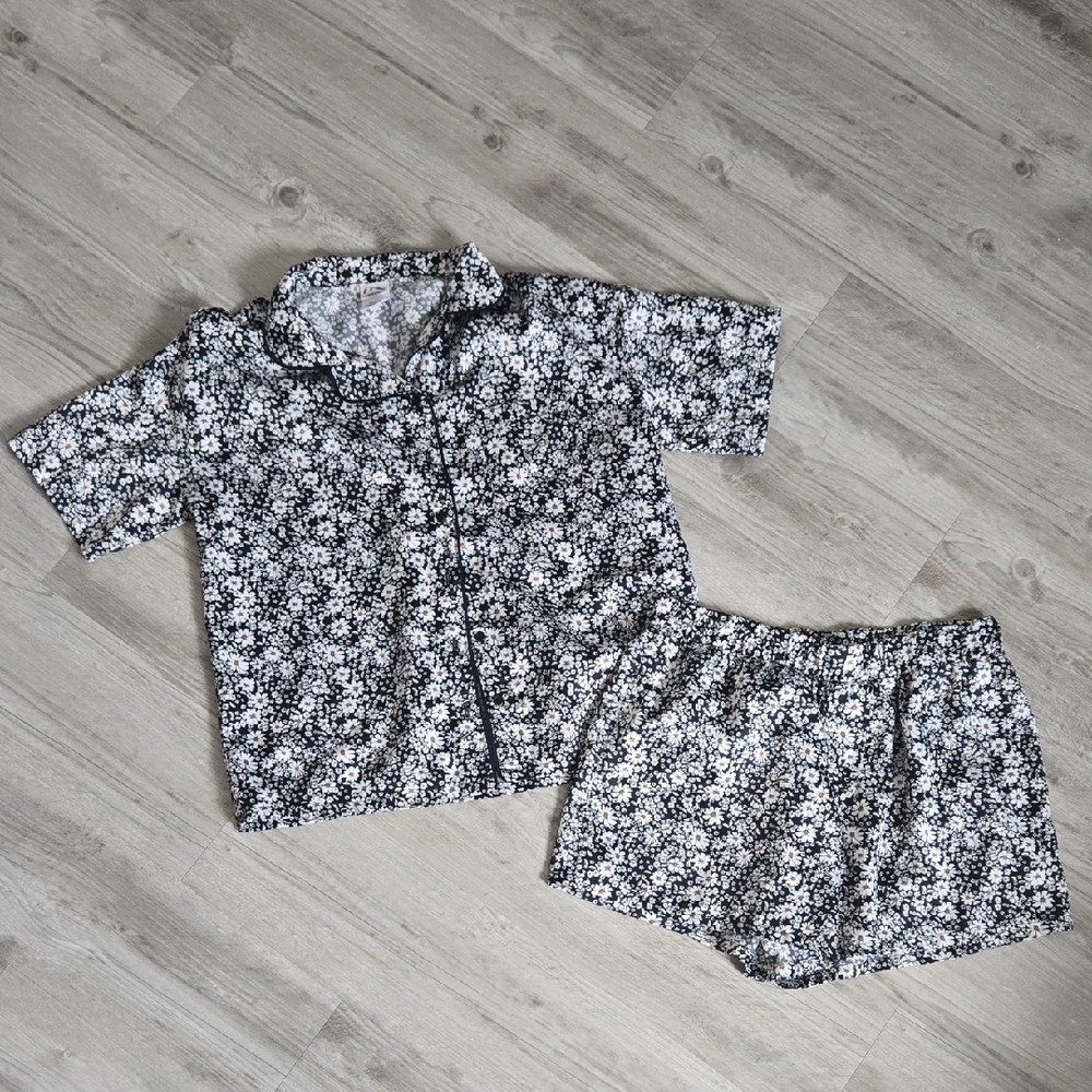 art class Black and White Floral Kids Pajama Set